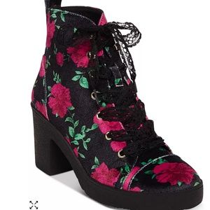 BETSEY JOHNSON- Tilde Floral Lace-Up Booties- Size 8 us